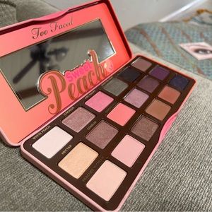 Too faced peaches eyeshadow palette